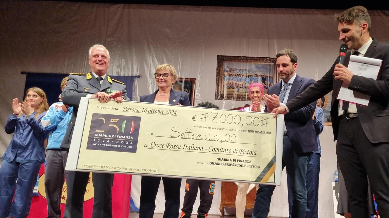 Una commedia esilarante ("Pensione O’ Marechiaro") al teatro Manzoni. Raccolti settemila euro per l’acquisto di un’ambulanza della Croce Rossa. Una commedia esilarante ("Pensione O’ Marechiaro") al teatro Manzoni. Raccolti settemila euro per l’acquisto di un’ambulanza della Croce Rossa.