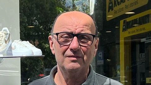 "Due donne mi hanno preso per il collo"