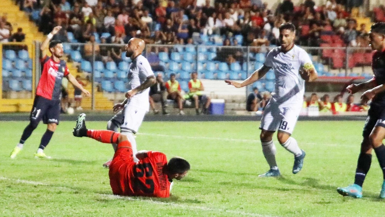 Il Gubbio affronta una settimana intensa con tre partite in 10 giorni. Taurino si concentra sul match contro il Campobasso, consapevole delle sfide che attendono la squadra. La fase difensiva è solida, ma c'è spazio per migliorare in attacco. Possibili rotazioni in vista dell'infrasettimanale contro l'Arezzo. Il Gubbio affronta una settimana intensa con tre partite in 10 giorni. Taurino si concentra sul match contro il Campobasso, consapevole delle sfide che attendono la squadra. La fase difensiva è solida, ma c'è spazio per migliorare in attacco. Possibili rotazioni in vista dell'infrasettimanale contro l'Arezzo.