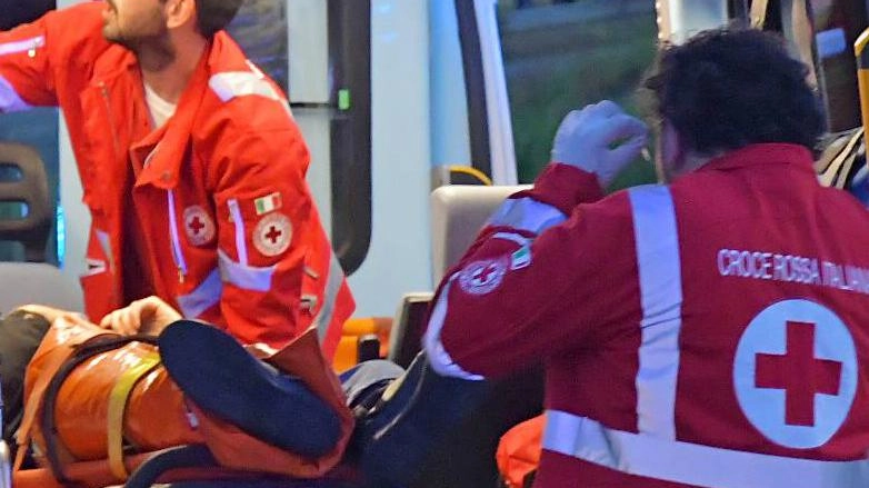 Su posto intervennero i mezzi del 118 e la polizia municipale, venne trasportato al Meyer