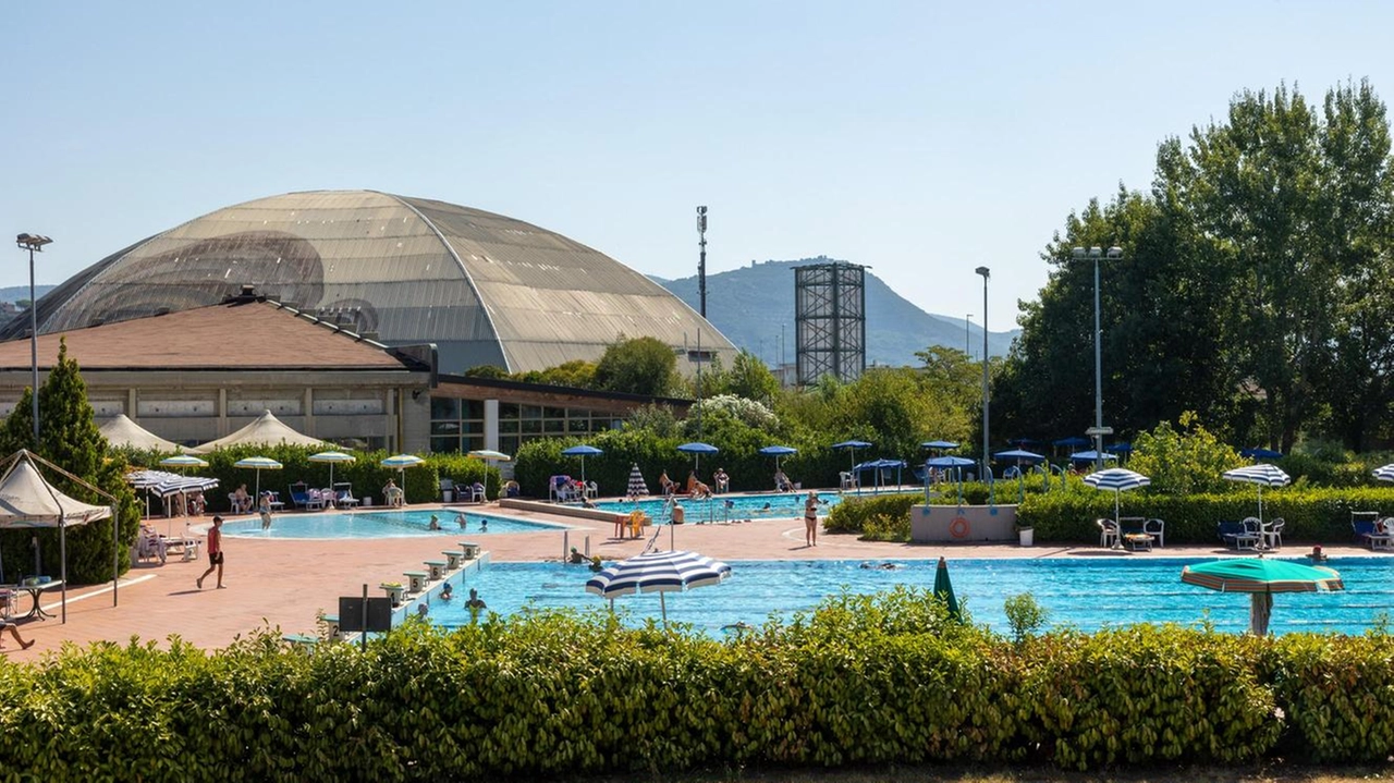 La piscina comunale è chiusa dallo scorso agosto, dopo che il caso era stato sollevato dai consiglieri Baroncini e Toncelli La piscina comunale è chiusa dallo scorso agosto, dopo che il caso era stato sollevato dai consiglieri Baroncini e Toncelli