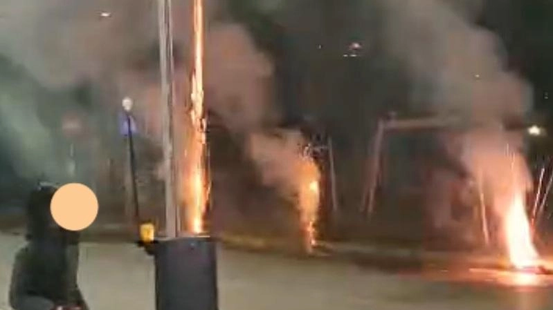 Lo spettacolo pirotecnico al ristorante “Bluefin“ lungo l’Aurelia Lo spettacolo pirotecnico al ristorante “Bluefin“ lungo l’Aurelia