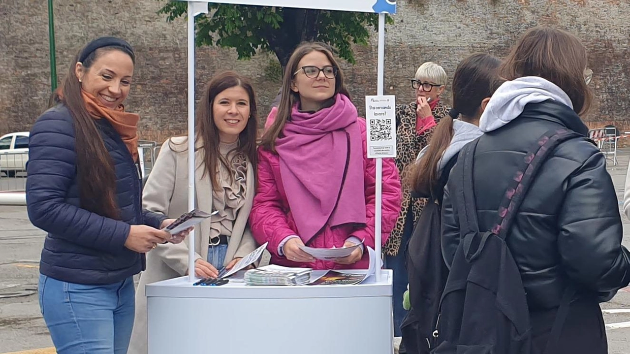 La presidente dell’Ordine provinciale Poggiani presenta l’iniziativa. Martedì il ’Truck’ farà tappa alla Lizza, alla Cassa edile sessione formativa. "Le scelte professionali si costruiscono con consapevolezza". . La presidente dell’Ordine provinciale Poggiani presenta l’iniziativa. Martedì il ’Truck’ farà tappa alla Lizza, alla Cassa edile sessione formativa. "Le scelte professionali si costruiscono con consapevolezza". .