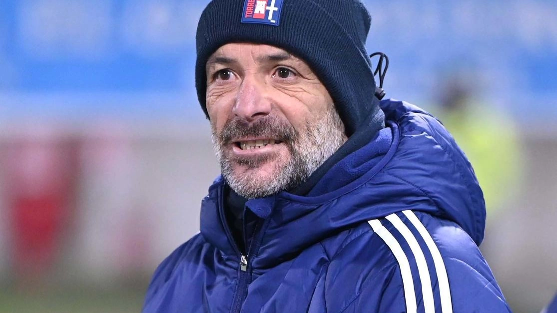 II Cavallino vuole lasciarsi alle spalle le ultime tre partite senza vittorie e schiera una formazione d’attacco. Ravasio ancora in forse, dietro il tridente Pattarello, Tavernelli e Guccione, che si gioca una maglia con Capello. . II Cavallino vuole lasciarsi alle spalle le ultime tre partite senza vittorie e schiera una formazione d’attacco. Ravasio ancora in forse, dietro il tridente Pattarello, Tavernelli e Guccione, che si gioca una maglia con Capello. .
