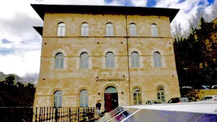 https://www.lanazione.it/image-service/view/acePublic/alias/contentid/YmYxOGMwY2QtMTcxNC00/0/palazzone-in-concessione-il-comune-proroga-lavviso-necessario-fare-i-lavori.jpeg?f=16:9&w=1200&h=630