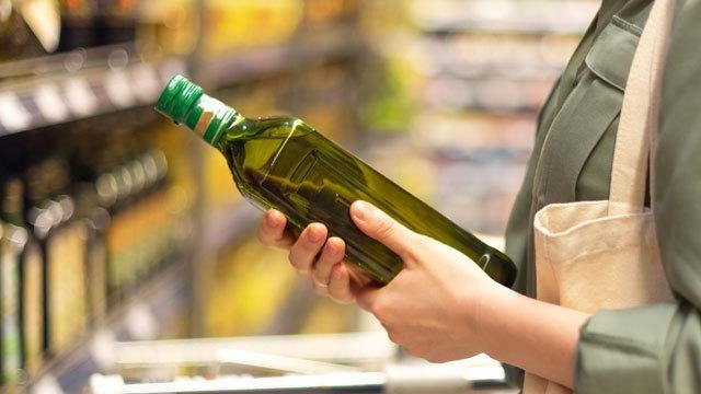 La produzione di olio in Umbria si riprende dopo il calo del 2020, con previsioni di una campagna olivicola soddisfacente e di buona qualità, grazie al clima favorevole e alla bassa presenza di parassiti. La produzione di olio in Umbria si riprende dopo il calo del 2020, con previsioni di una campagna olivicola soddisfacente e di buona qualità, grazie al clima favorevole e alla bassa presenza di parassiti.