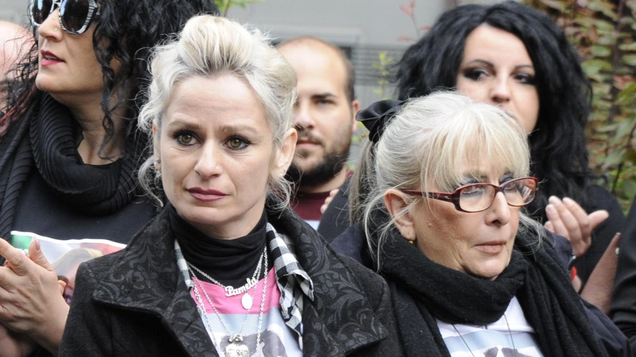 A sinistra la mamma di Pamela Mastropietro (uccisa nel 2018) con la nonna A sinistra la mamma di Pamela Mastropietro (uccisa nel 2018) con la nonna