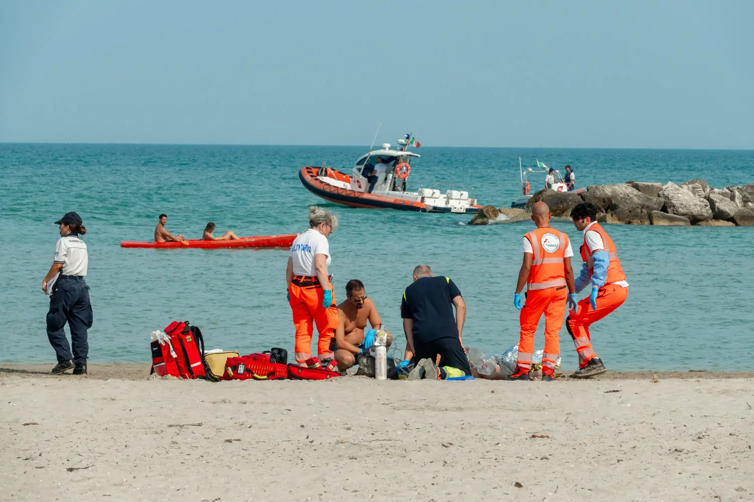Morire in mare a 15 anni, l’assurda tragedia davanti ai familiari