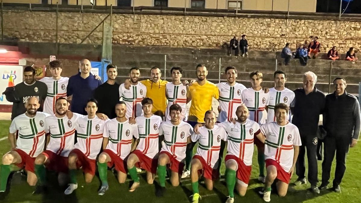 Il Pontestrada, battendo 2-0 gli Antichi Feudi, ha superato il turno in scioltezza al torneo delle Contrade di Pietrasanta. Stasera un’altra gara in programma Il Pontestrada, battendo 2-0 gli Antichi Feudi, ha superato il turno in scioltezza al torneo delle Contrade di Pietrasanta. Stasera un’altra gara in programma