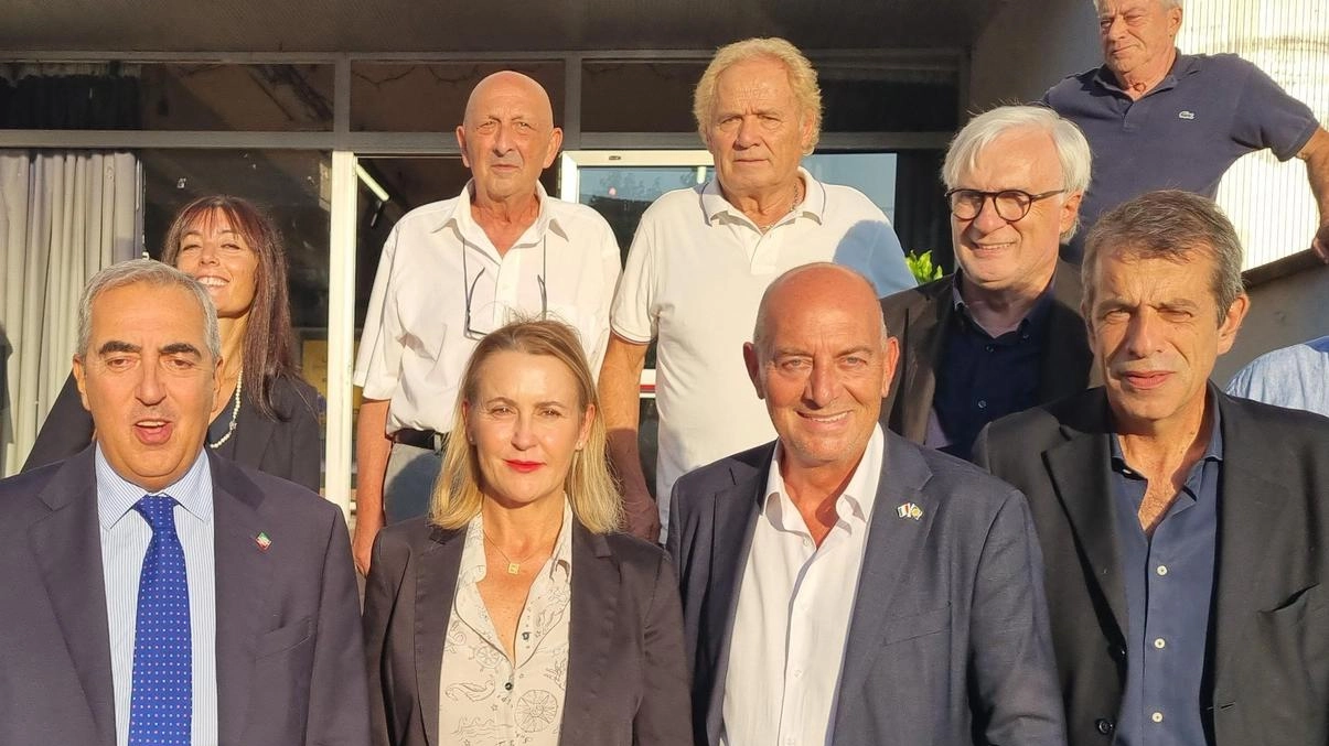 Il senatore forzista a Pistoia per il lbro di Merlo: "L’inciampo civico non inciderà"