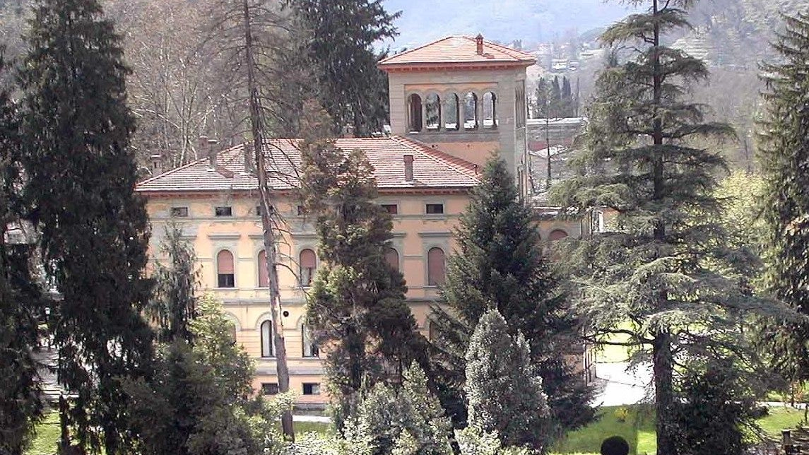 Dopo oltre 15 anni di tentativi, con ben quattro aste andate deserte nel tempo, è stata aggiudicata Villa Fiori (foto Borghesi) Dopo oltre 15 anni di tentativi, con ben quattro aste andate deserte nel tempo, è stata aggiudicata Villa Fiori (foto Borghesi)