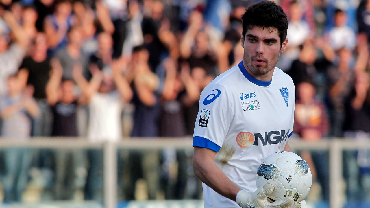 Un’immagine di Alberto Pelagotti, oggi preparatore dei portieri dell’Aurora Montaione, quando giocava nell’Empoli Fc (Foto Germogli) Un’immagine di Alberto Pelagotti, oggi preparatore dei portieri dell’Aurora Montaione, quando giocava nell’Empoli Fc (Foto Germogli)