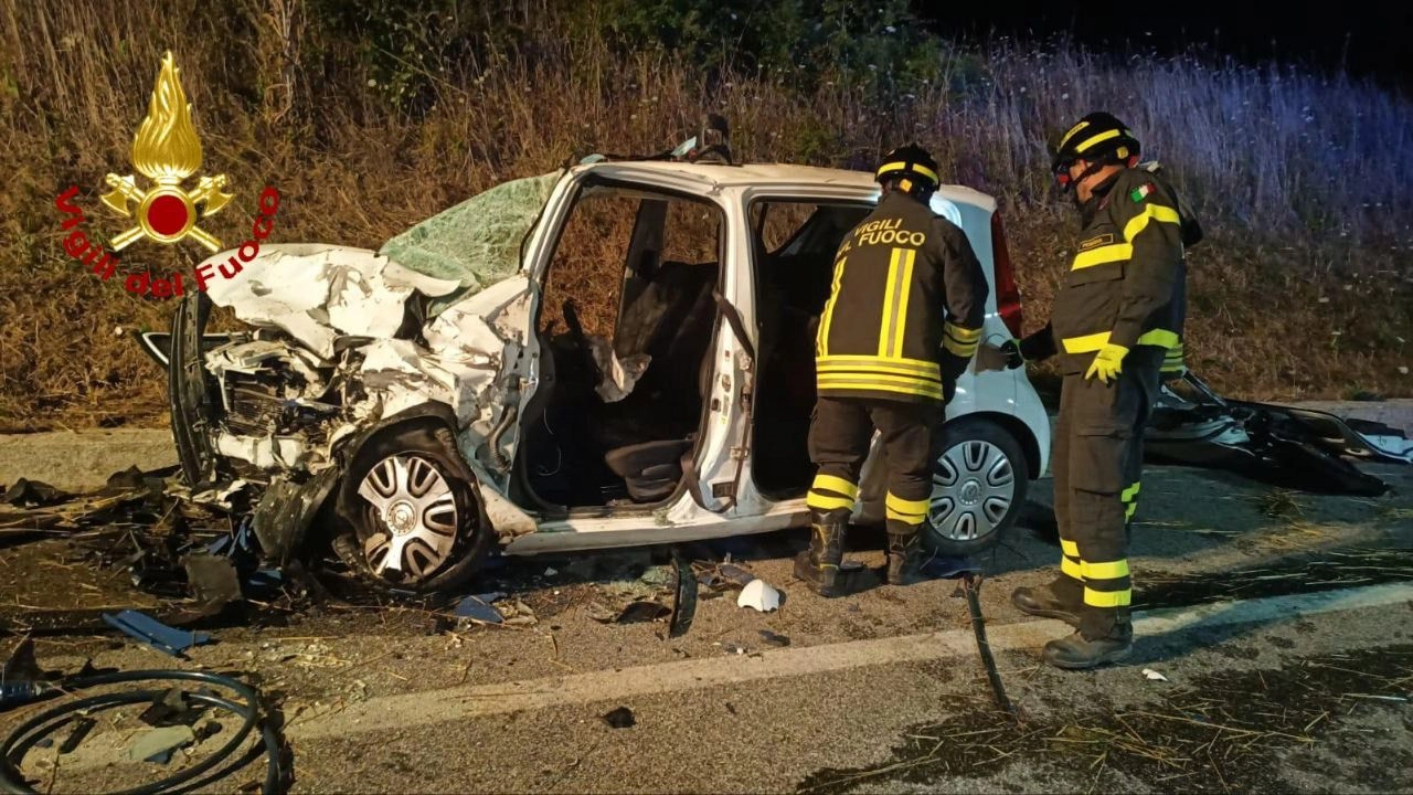 L'auto coinvolta nello scontro L'auto coinvolta nello scontro