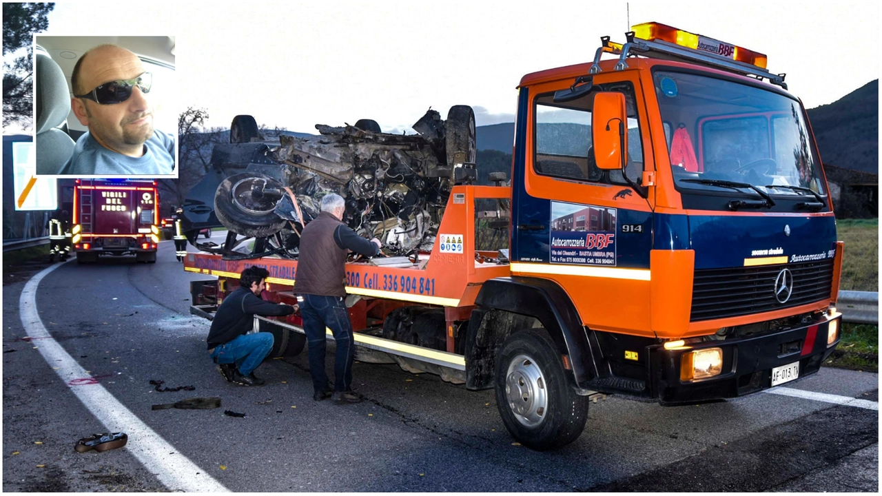 L’auto dopo il tremendo schianto e, a destra, Riccardo Coccolini L’auto dopo il tremendo schianto e, a destra, Riccardo Coccolini