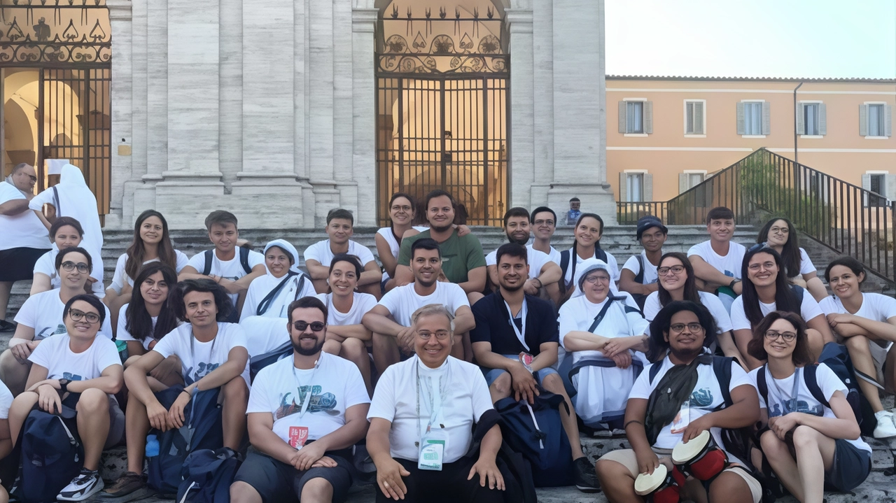 Tra i momenti indimenticabili anche l’incontro con il rettore della basilica di San Bartolomeo. Il pomeriggio le confessioni, poi la sera la Via Crucis. Tra i momenti indimenticabili anche l’incontro con il rettore della basilica di San Bartolomeo. Il pomeriggio le confessioni, poi la sera la Via Crucis.