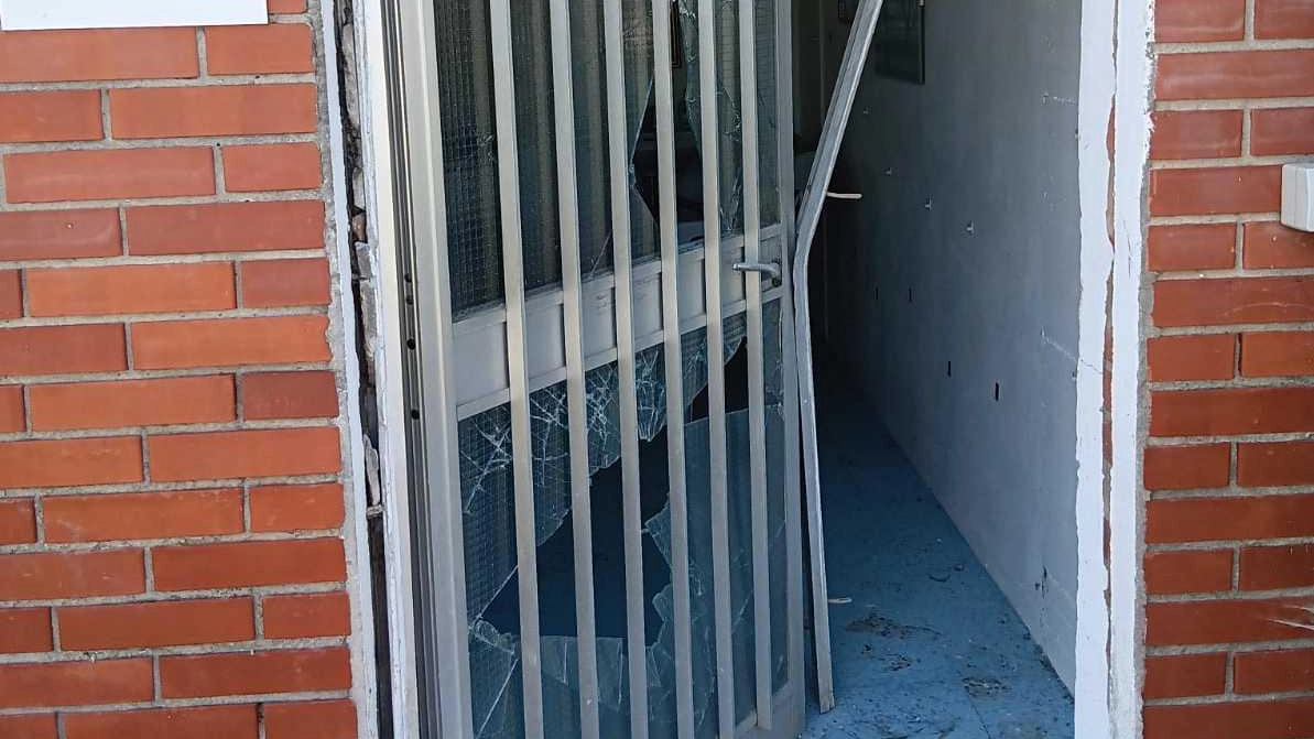 Ecco come si presenta una delle porte sul retro della tribuna del Libeo Masini a Santa Croce Ecco come si presenta una delle porte sul retro della tribuna del Libeo Masini a Santa Croce