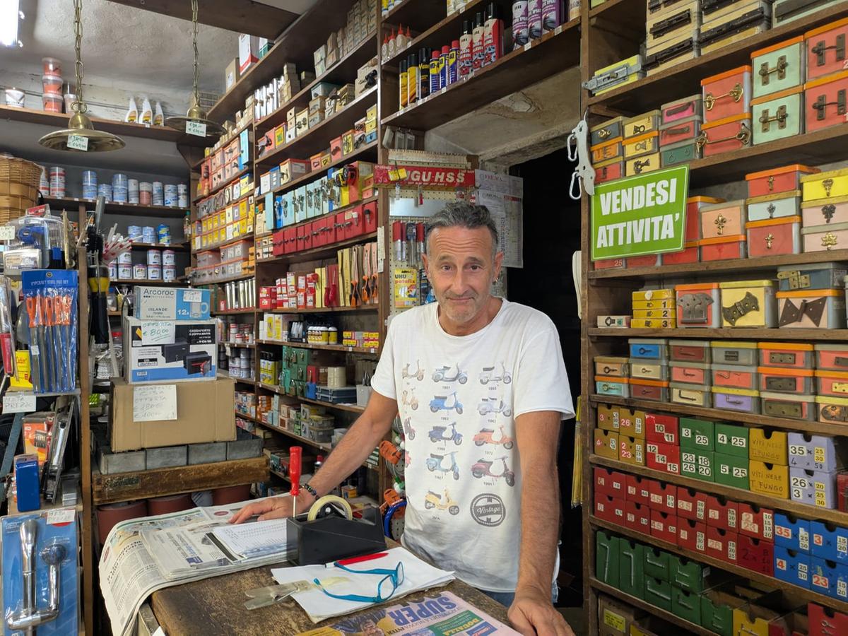 Lucca, il “mangificio” avanza: i negozi storici chiudono e lasciano il posto a bar e locali