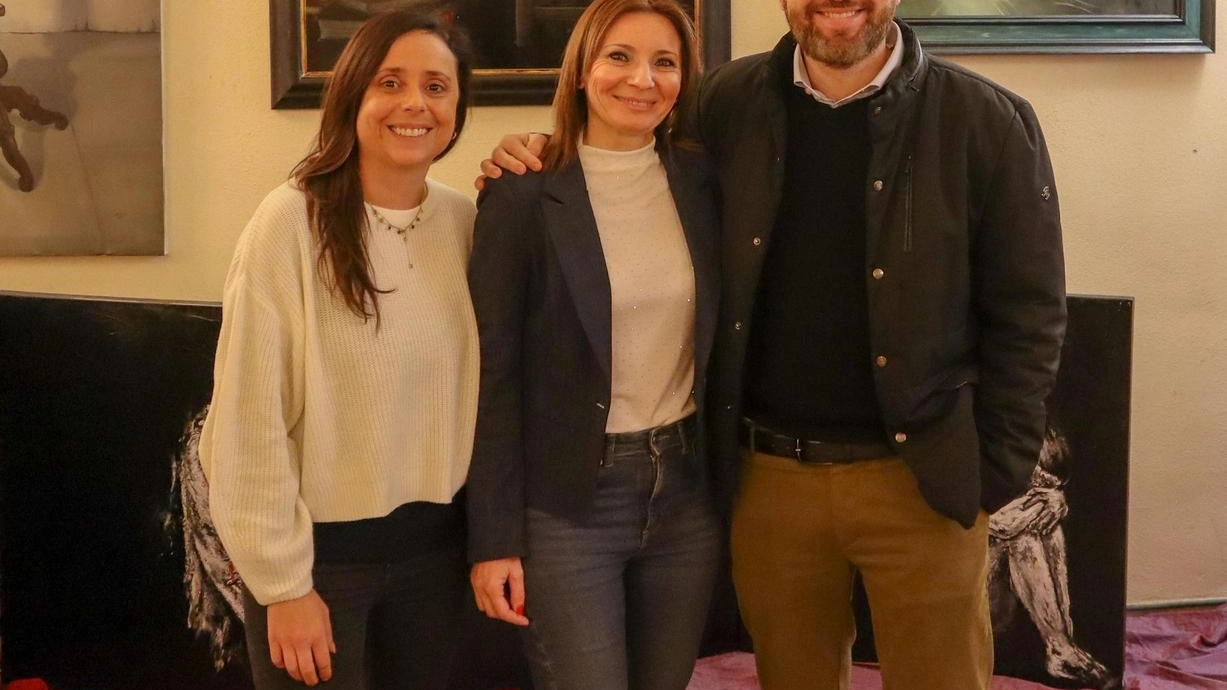 L’esposizione «Perché donna» resta aperta fino al 16 marzo. Nella foto il sindaco Jacopo Franci, l’ Assessore Elena Bigliazz ela curatrice Vittoria Coppola L’esposizione «Perché donna» resta aperta fino al 16 marzo. Nella foto il sindaco Jacopo Franci, l’ Assessore Elena Bigliazz ela curatrice Vittoria Coppola