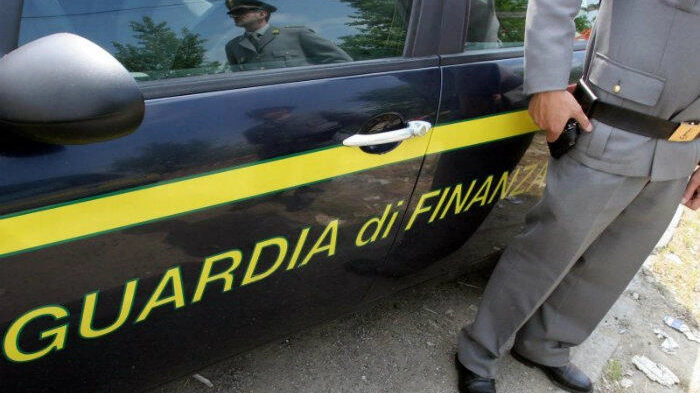 Guardia di Finanza in una foto di repertorio. Da una serie di controlli incrociati è stato scoperto che una nomade percepiva indebitamente il reddito di cittadinanza Guardia di Finanza in una foto di repertorio. Da una serie di controlli incrociati è stato scoperto che una nomade percepiva indebitamente il reddito di cittadinanza