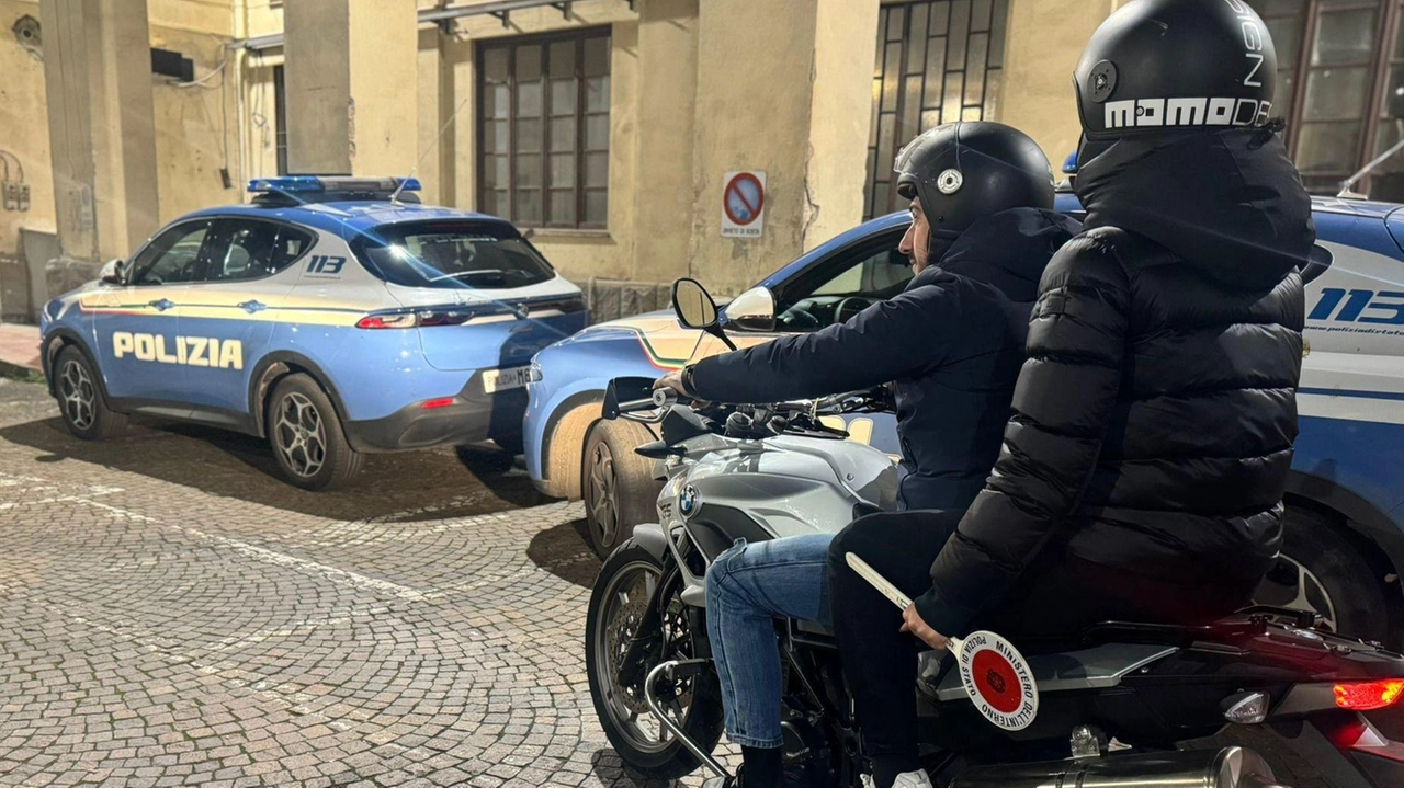 Tre donne sono state arrestate in centro a Firenze dalla polizia con l’accusa di furto aggravato in concorso. Giovedì mattina... Tre donne sono state arrestate in centro a Firenze dalla polizia con l’accusa di furto aggravato in concorso. Giovedì mattina...