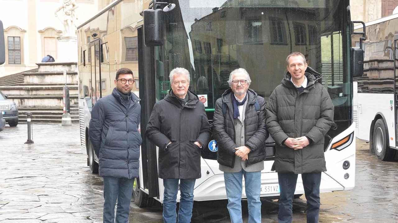 Tra i prossimi obiettivi i mezzi con energia pulita o a metano dentro le mura. Ghinelli: "Tecnologie moderne e maggiore sicurezza per tutti i passeggeri". . Tra i prossimi obiettivi i mezzi con energia pulita o a metano dentro le mura. Ghinelli: "Tecnologie moderne e maggiore sicurezza per tutti i passeggeri". .