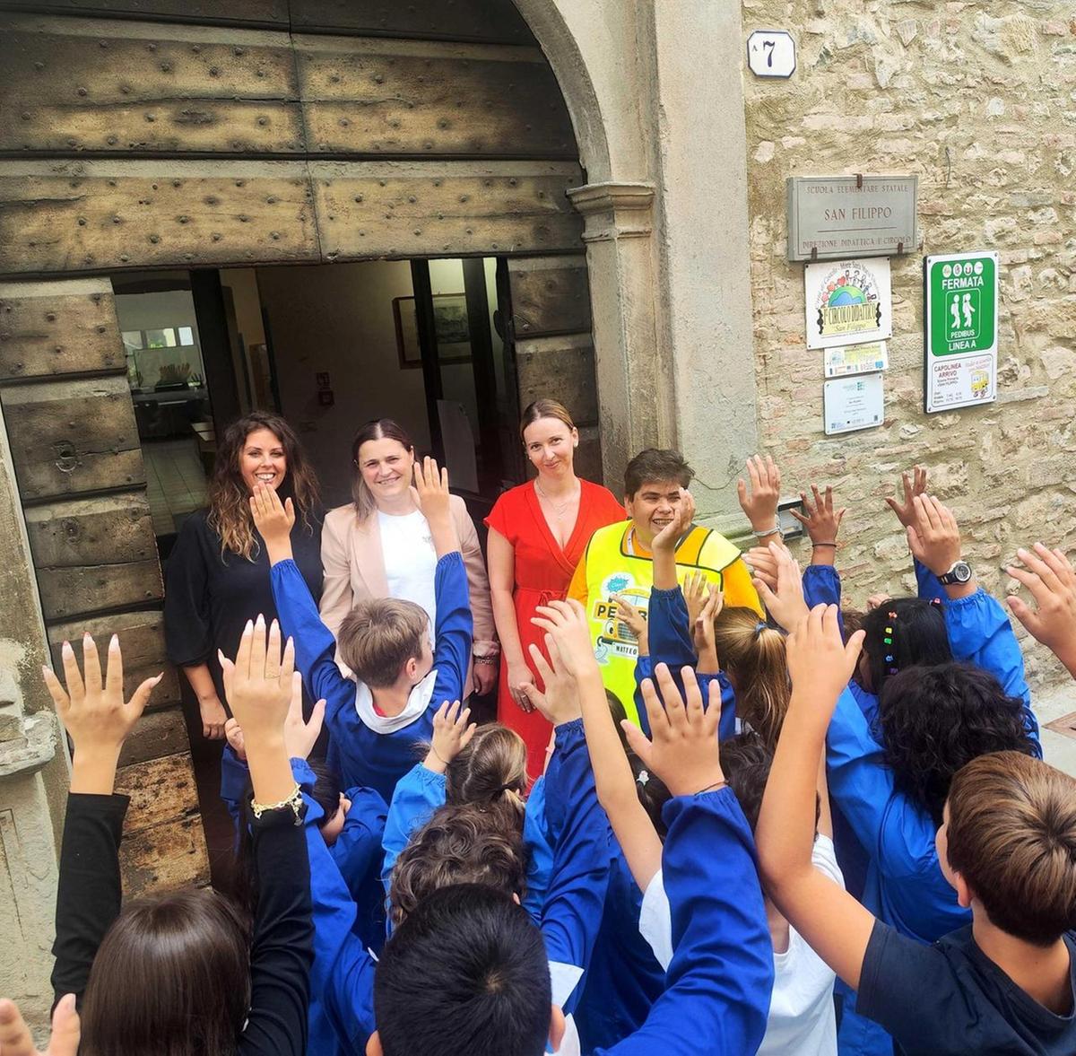 200 ripartito il pedibus bambini vanno a scuola a piedi con matteo