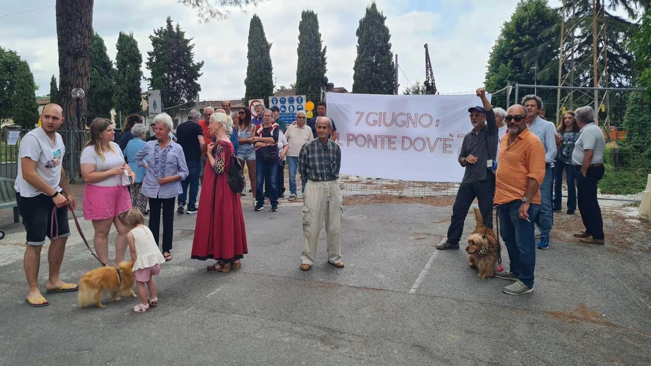 Il ponte di via Falcinello avrebbe dovuto essere pronto il 7 giugno scorso ma così non è stato e i... Il ponte di via Falcinello avrebbe dovuto essere pronto il 7 giugno scorso ma così non è stato e i...