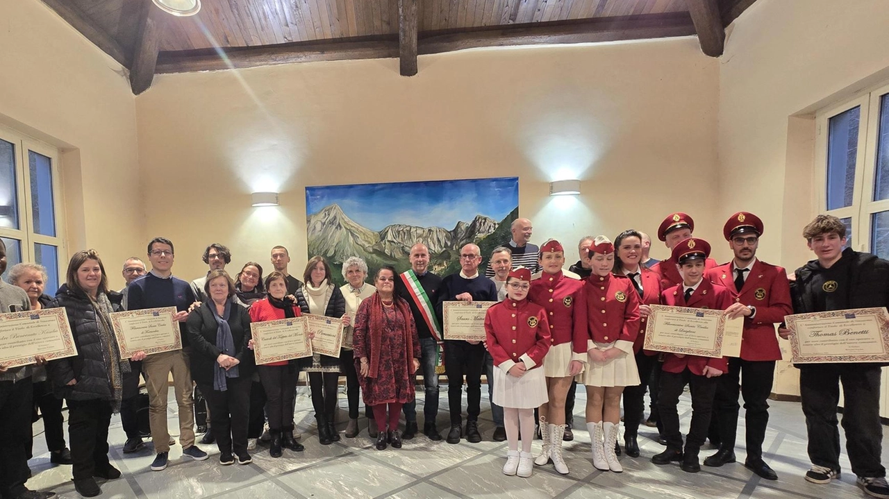 Il Comune di Stazzema ha conferito i primi attestati alle ‘Eccellenze’ del territorio Il Comune di Stazzema ha conferito i primi attestati alle ‘Eccellenze’ del territorio