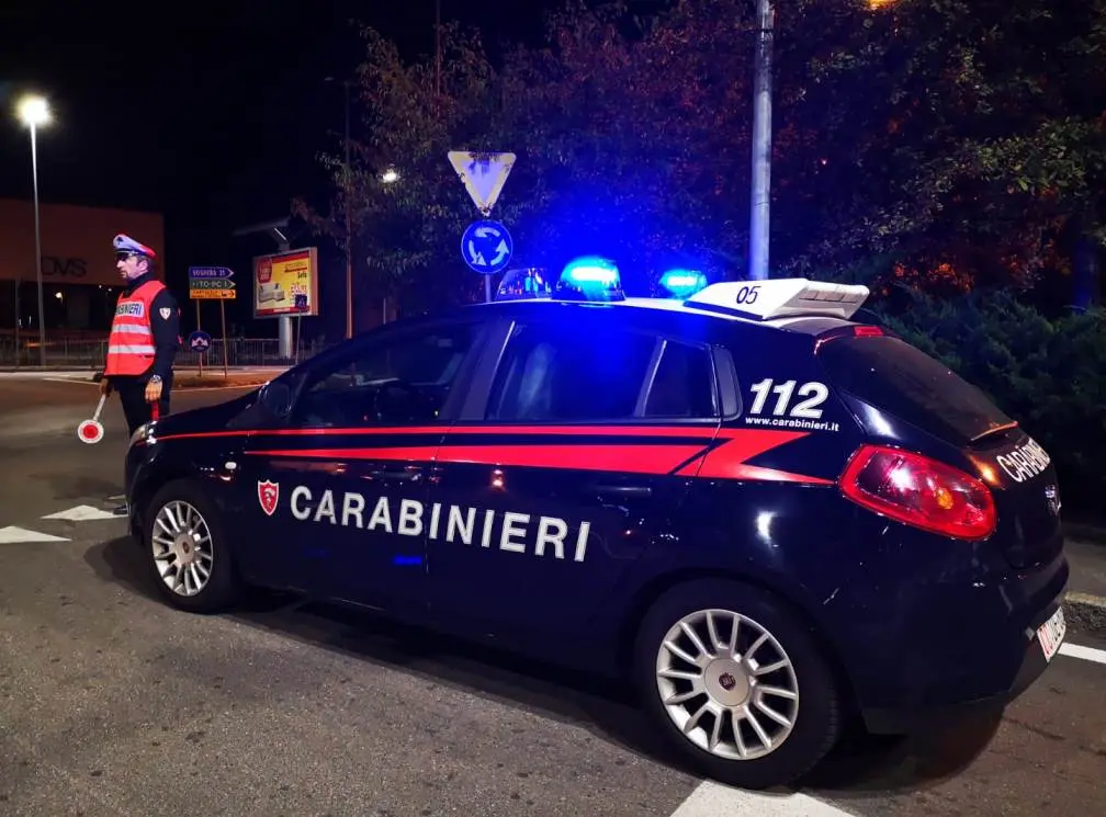 Firenze, picchia e rapina una donna: paura in strada, arrestato un 26enne