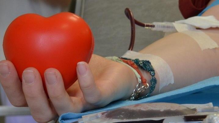 https://www.lanazione.it/image-service/view/acePublic/alias/contentid/YmZmZjUwOTYtMTMyNi00/0/west-nile-nessun-allarme-donazioni-di-sangue-sicure.jpeg?f=16:9&w=1200&h=630