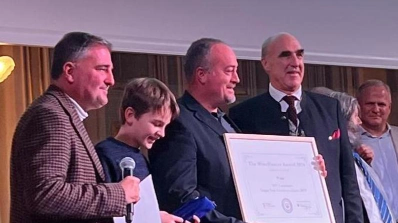 L’idea di Heydi Bonanini ha conquistato il titolo di vino di platino. Le bottiglie vengono immerse sul fondale alla profondità di 52 metri. "Il sogno è realizzare un cantina nelle acque davanti alle Cinque Terre". L’idea di Heydi Bonanini ha conquistato il titolo di vino di platino. Le bottiglie vengono immerse sul fondale alla profondità di 52 metri. "Il sogno è realizzare un cantina nelle acque davanti alle Cinque Terre".