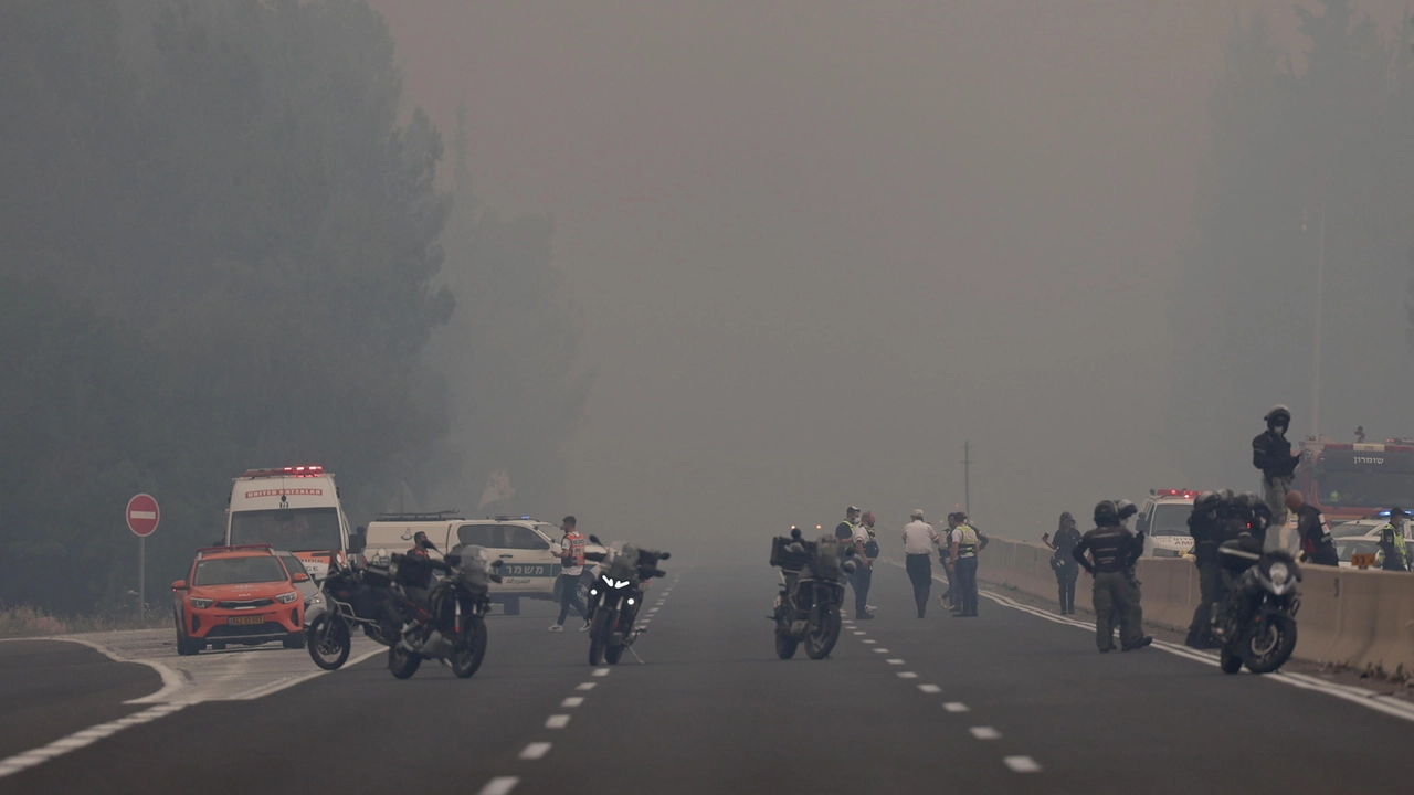 Netanyahu: "Gli incendi potrebbero arrivare a Gerusalemme". L’ombra di Hamas: “Bruciate tutto, boschi, foreste e case dei coloni”
