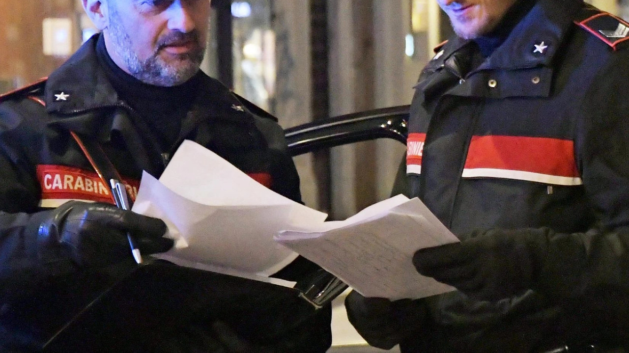 Il trentenne magrebino è stato arrestato in flagranza di reato dai carabinieri del Nucelo operativo radiomobile della Compagnia di Sarzana. Stava tentando di abbandonare la tabaccheria situata alla Venere Azzurra (. foto di repertorio Il trentenne magrebino è stato arrestato in flagranza di reato dai carabinieri del Nucelo operativo radiomobile della Compagnia di Sarzana. Stava tentando di abbandonare la tabaccheria situata alla Venere Azzurra (. foto di repertorio