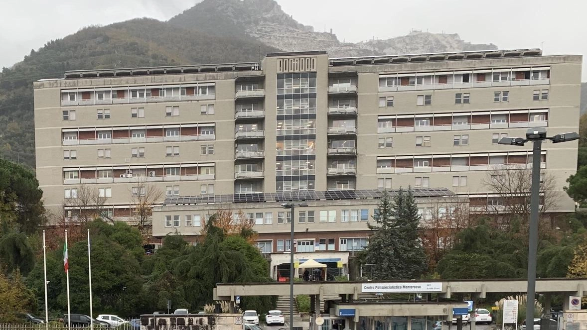 Grande dibatti o e attenzione sullo smantellamento dei servizi del Monoblocco trasferiti temporanemente altrove. Lo screening oncologico adesso in via Don Minzoni dovrà essere ’razionalizzato’ Grande dibatti o e attenzione sullo smantellamento dei servizi del Monoblocco trasferiti temporanemente altrove. Lo screening oncologico adesso in via Don Minzoni dovrà essere ’razionalizzato’