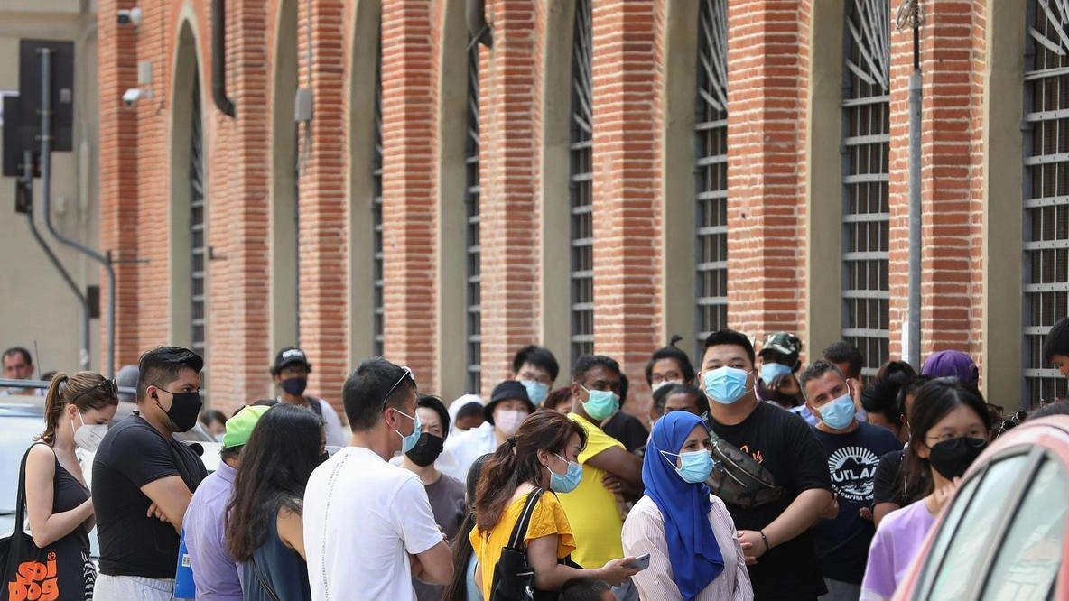 Angelo, peruviano residente a Firenze, racconta la sua lotta per il rinnovo della carta di soggiorno, fissato per ottobre 2025 dopo oltre un anno di attesa e complicazioni burocratiche. La situazione lo costringe a rinunce e problemi pratici, minando la sua fiducia nel sistema italiano. Angelo, peruviano residente a Firenze, racconta la sua lotta per il rinnovo della carta di soggiorno, fissato per ottobre 2025 dopo oltre un anno di attesa e complicazioni burocratiche. La situazione lo costringe a rinunce e problemi pratici, minando la sua fiducia nel sistema italiano.