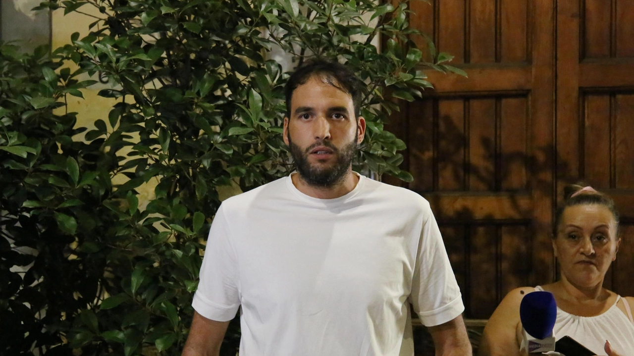 Il Prefetto di Pisa promuove maggiore collaborazione tra commercianti, forze dell'ordine e cittadini a Pontedera per aumentare la sicurezza, con controlli intensificati e strumenti come l'App YouPol. Il Prefetto di Pisa promuove maggiore collaborazione tra commercianti, forze dell'ordine e cittadini a Pontedera per aumentare la sicurezza, con controlli intensificati e strumenti come l'App YouPol.