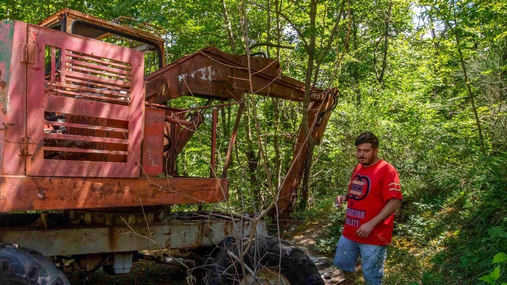 Un altro mezzo vandalizzato da chi è contrario. alla realizzazione del parco eolico in Mugello Un altro mezzo vandalizzato da chi è contrario. alla realizzazione del parco eolico in Mugello