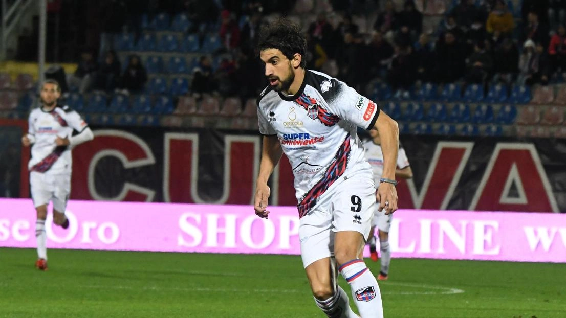 Rocco Costantino, 34 anni, con la maglia del Catania Rocco Costantino, 34 anni, con la maglia del Catania