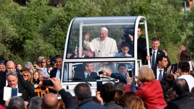Papa Francesco durante la sua visita a Nomadelfia: era il maggio del 2018