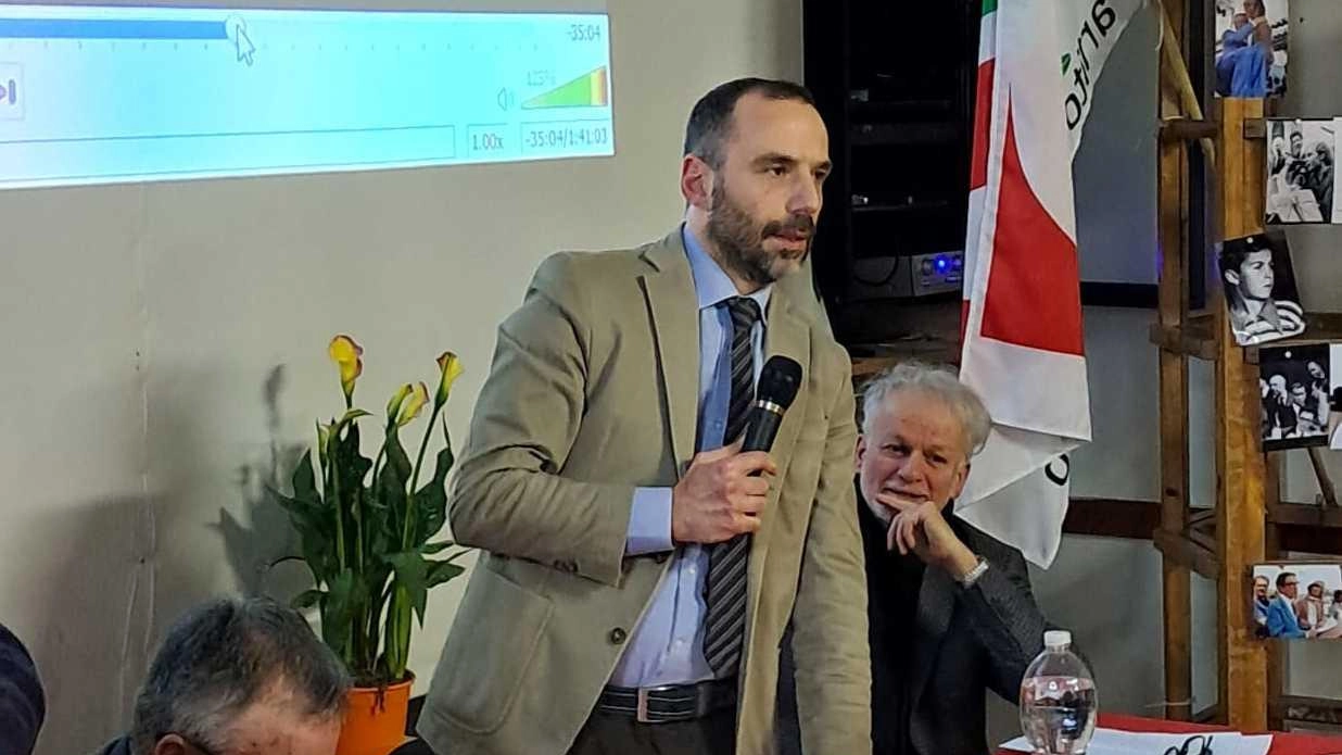 Nelle ultime ore la bacheca social dell’ex primo cittadino di Pistoia è una fucina di attacchi al vetriolo, sia a destra che a sinistra