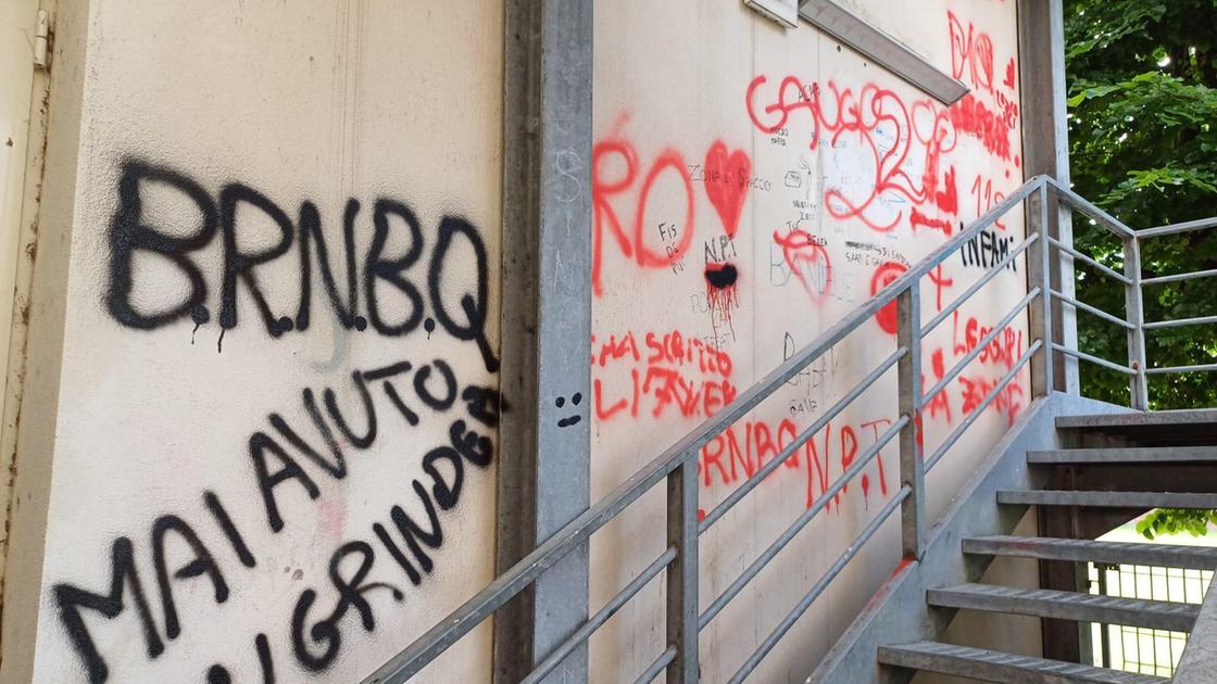 Imbrattati i muri dell’ex Cavanis