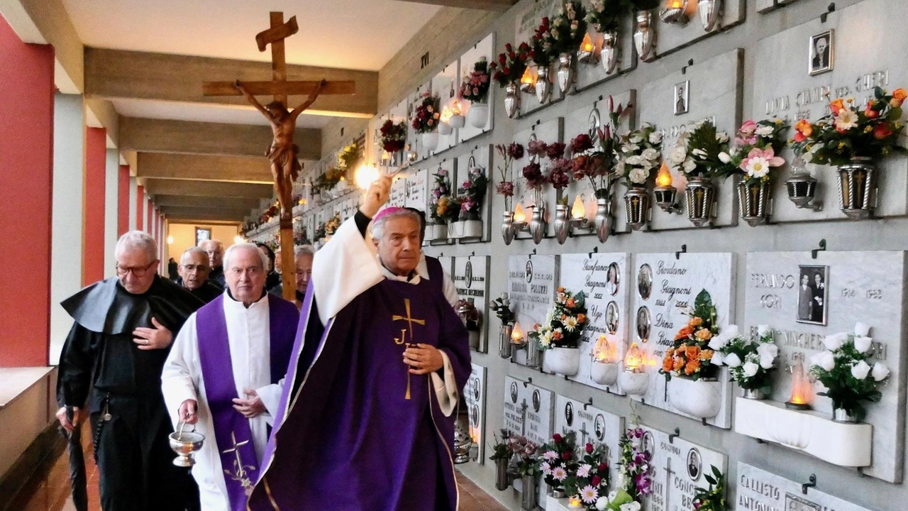 Il vescovo Nerbini sarà al cimitero della Misericordia e in quello di Chiesanuova