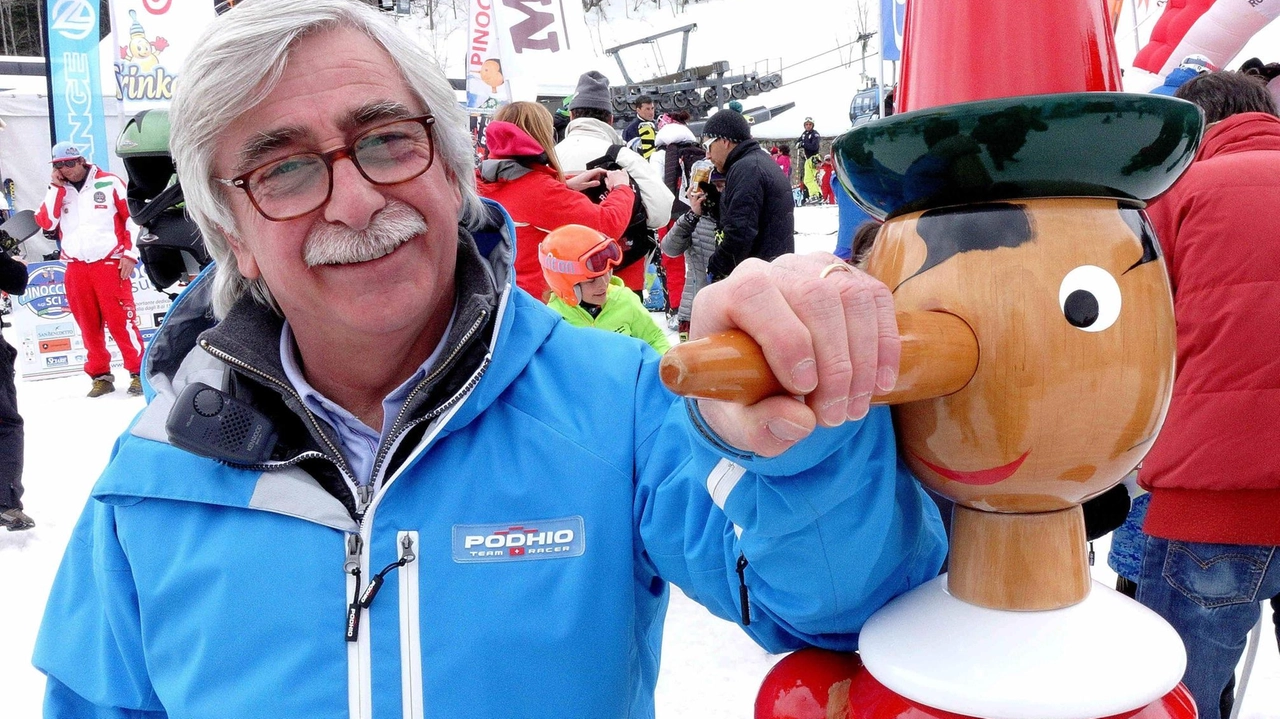 Il presidente della manifestazione Pinocchio sugli Sci, Franco Giachini, all’arrivo degli atleti