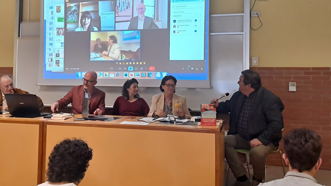 L’assessore alla cultura Adolfo Del Soldato «in cattedra» all’Università assieme alla delegazione del Premio Letterario