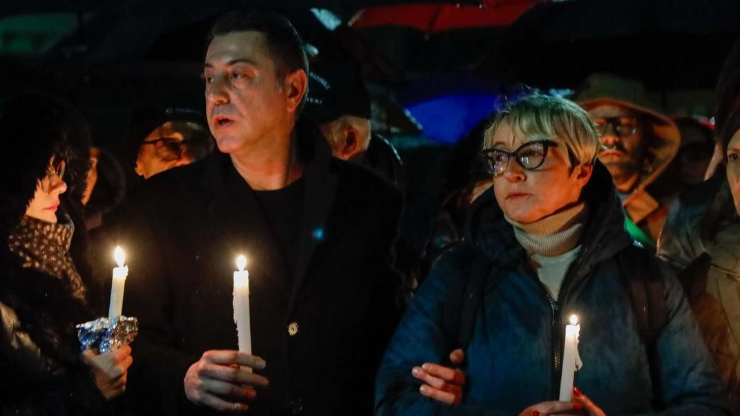 La sorella di Eleonora, Elisabetta Guidi, durante la fiaccolata organizzata l’11 febbraio scorso dal Comune di Rufina