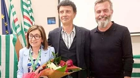 A destra Michele Folloni, rappresentante della provincia all’interno della segreteria Ust della Cisl Durante il congresso sono stati toccati molti temi cari al territorio, dal marmo alla sanità, passando per il welfare