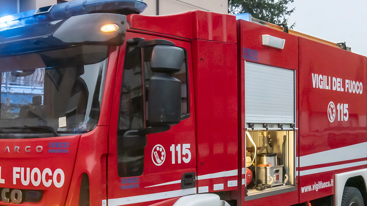 Vigili del fuoco ieri in azione in un albergo della città a seguito di un cortocircuito, struttura evacuata temporaneamente (Foto d’archivio) Vigili del fuoco ieri in azione in un albergo della città a seguito di un cortocircuito, struttura evacuata temporaneamente (Foto d’archivio)
