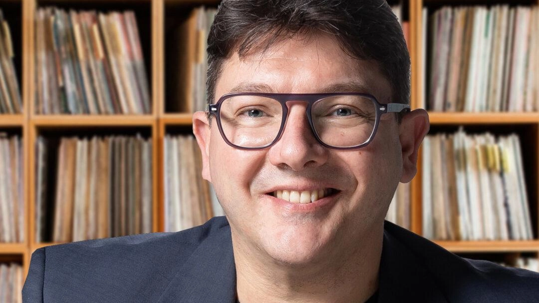 Presentazione del libro "1924 – 2024 – La voce di un secolo" di Daniele Sgherri alla libreria QB di Grosseto. Un viaggio attraverso i 100 anni della radio italiana, raccontato da nonno Rino e suo nipote, tra storia, musica e ricordi. Presentazione del libro "1924 – 2024 – La voce di un secolo" di Daniele Sgherri alla libreria QB di Grosseto. Un viaggio attraverso i 100 anni della radio italiana, raccontato da nonno Rino e suo nipote, tra storia, musica e ricordi.