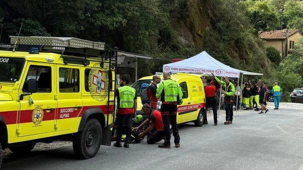 I mezzi del Soccorso Alpino impegnati nelle ricerche dell’ingegnere lucchese scomparso da casa un mese fa