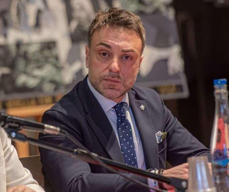 https://www.lanazione.it/image-service/view/acePublic/alias/contentid/YzBjYzRlNDAtNzczYi00/0/si-arrampicano-su-un-immobile-abbandonato-minorenni-identificati-a-santa-lucia.jpeg